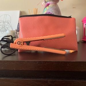 Amika travel hair straightener